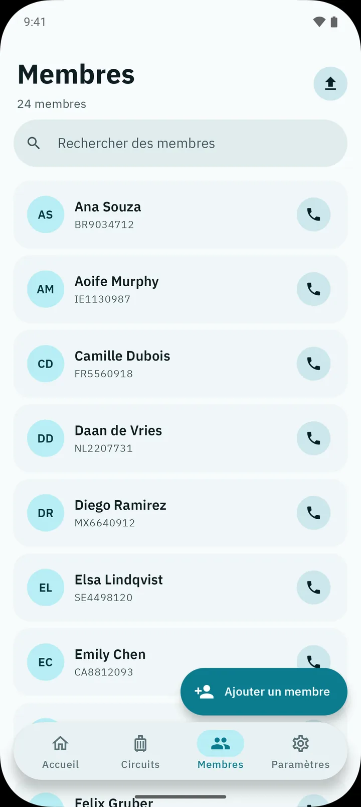 Écran des membres : liste de tous les membres avec leur numéro de passeport, le bouton d’appel et les actions d’ajout et d’import